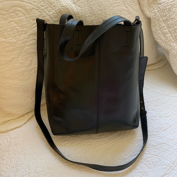 Urban Outfitters leather bucket crossbody - Picture 1 of 7